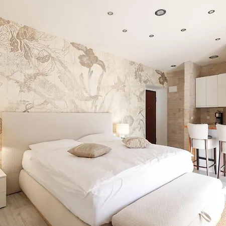 Mona Lisa's View In Old Town Апартаменти *