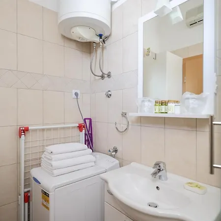 Mona Lisa's View In Old Town Задар