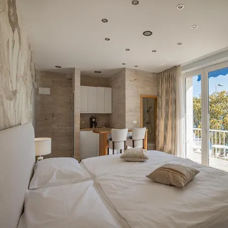 Mona Lisa's View In Old Town Апартаменти