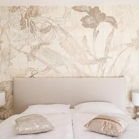 Mona Lisa's View In Old Town * Задар