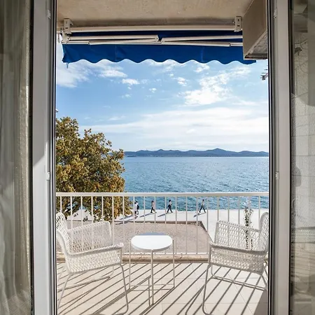 Mona Lisa's View In Old Town Apartment