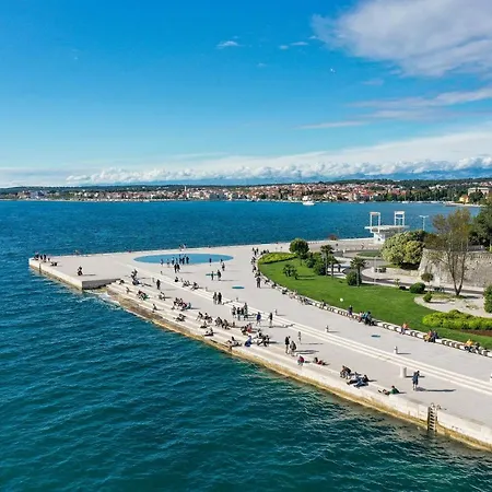 Mona Lisa's View In Old Town Apartment *