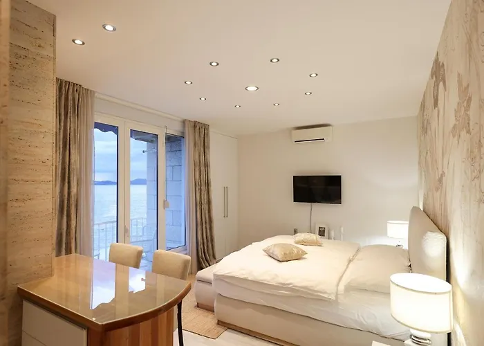 Mona Lisa's View In Old Town * Задар