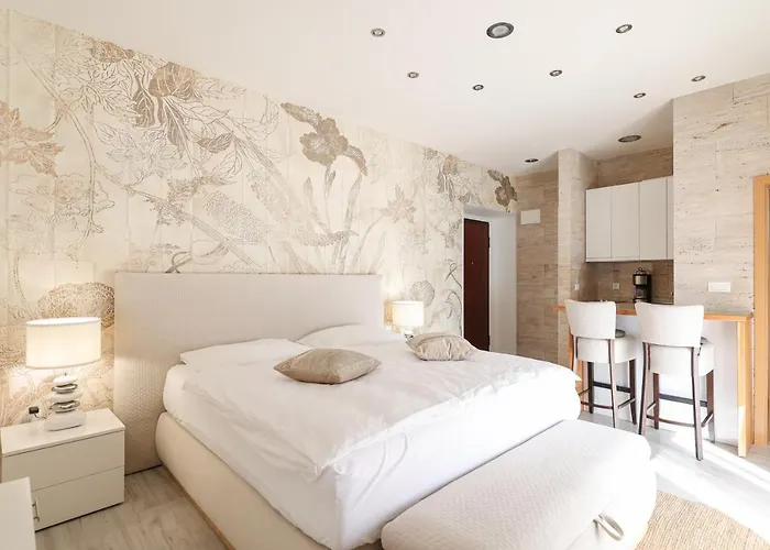 Mona Lisa's View In Old Town Апартаменты *