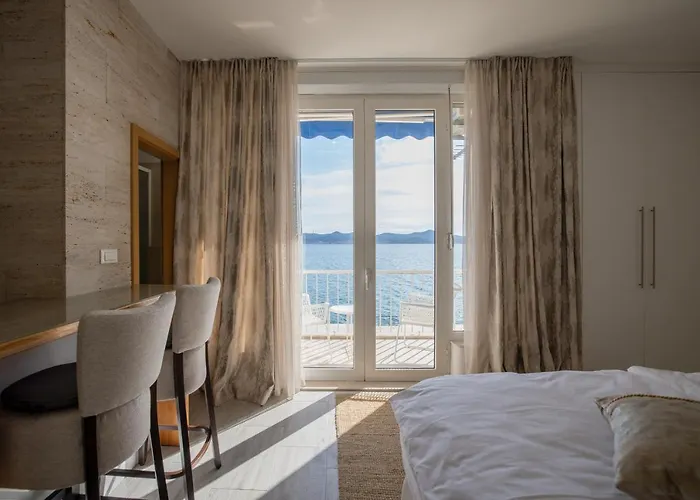 Mona Lisa's View In Old Town Задар