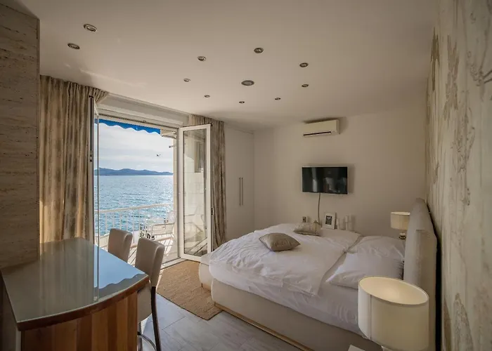 Mona Lisa's View In Old Town