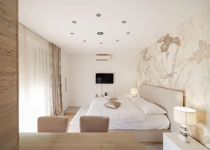 Mona Lisa's View In Old Town Апартаменты